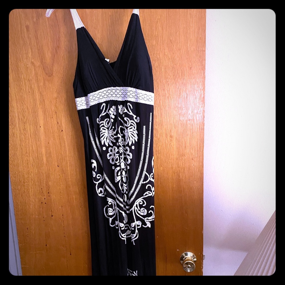 NWOT Black and cream maxi dress.